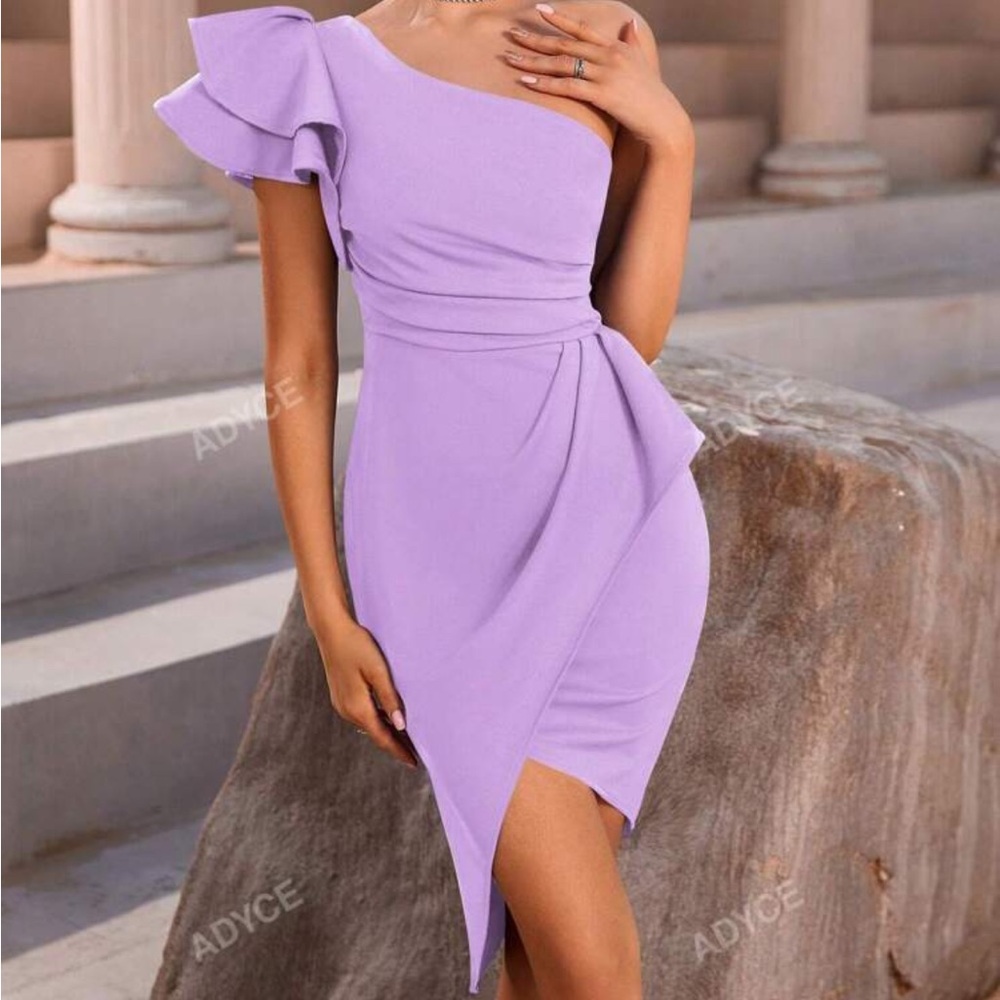 This Lavender body con dress is so elegant.